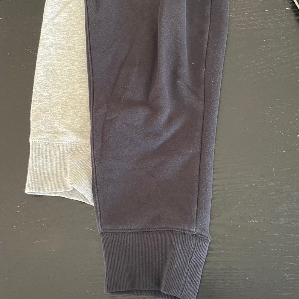 A Fundle! Basics bundle: 2 sweatpants/1 crewneck shirt - Picture 6 of 8